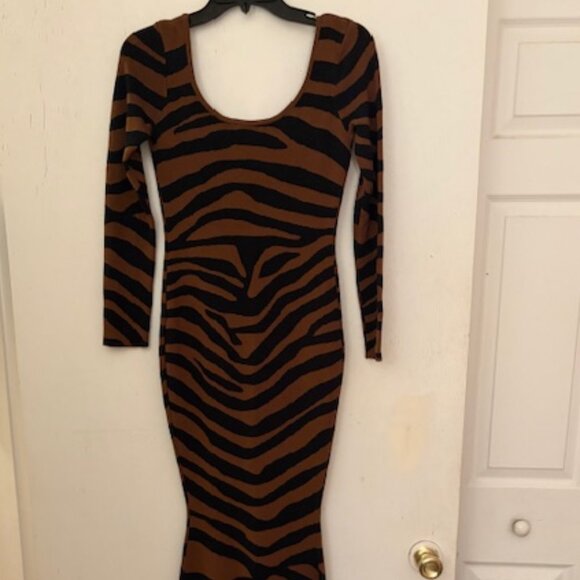 Fashion Nova Tiger Print Sweater Dress, Sz L, NWOT - Picture 5 of 8